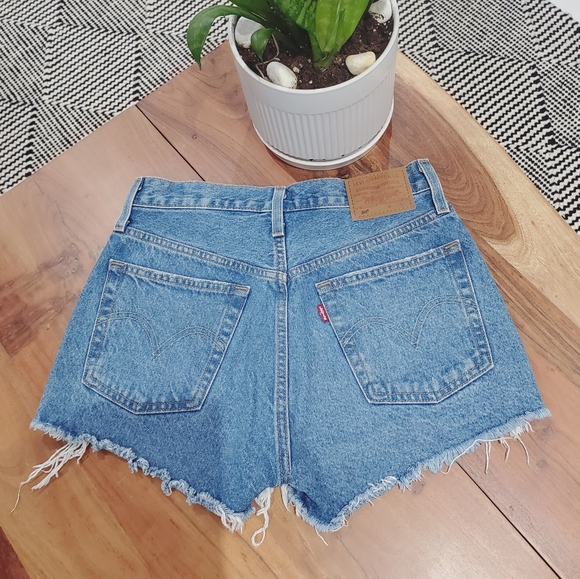 Levi's × Revolve Oxnard Athens High Rise Frayed Shorts - Picture 3 of 10